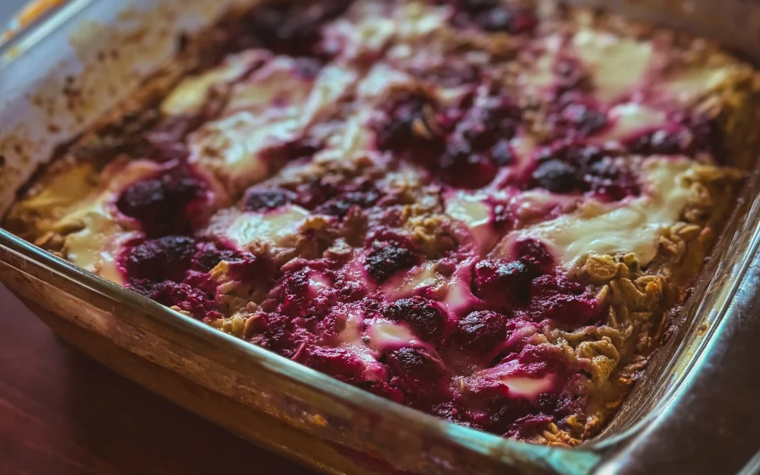 Raspberry Vanilla Oatmeal Bake: Simple and Delicious